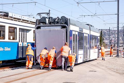 Limmattalbahn light rail vehicle delivered (2)