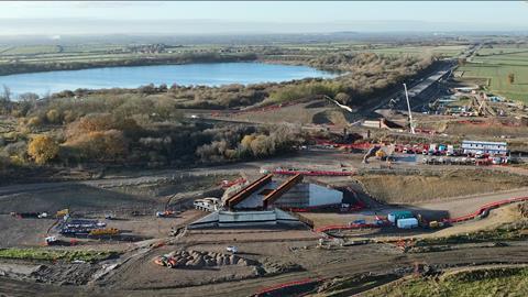 East West Rail bridge lifted into place by HS2 engineers in Calvert_1