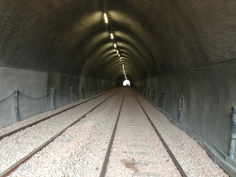 holme tunnel inside-2
