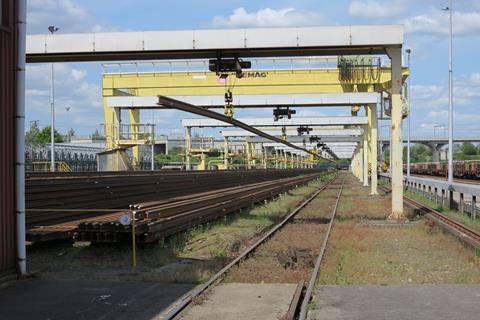 be-infrabel-rails-stack-crane