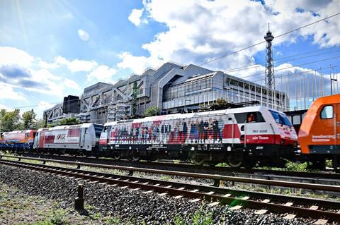 de NEE protest train