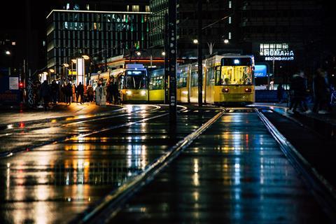 de-Berlin Alexpl trams-Pixabay