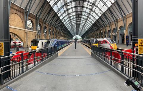 gb-KX-trains-on-new-platforms-NR