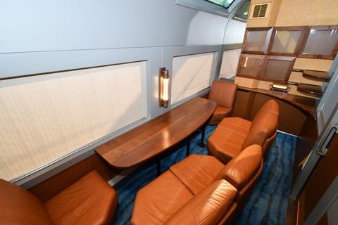 jp-jreast-E261-six-seat-compartment-AN