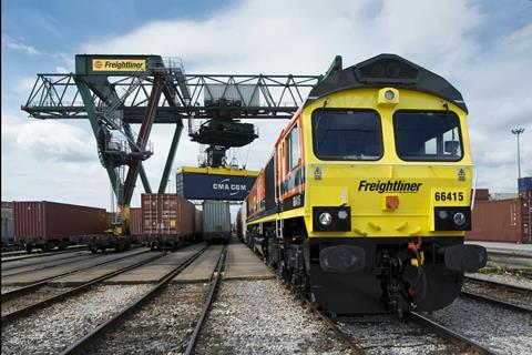 Freightliner-loco-loading-via-crane