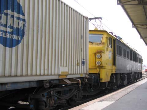 tn_es-renfe-freight-train_02.jpg