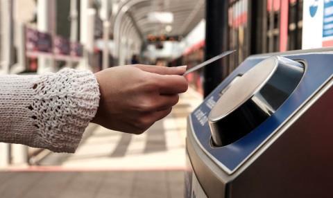 Contactless payment (Photo West Midlands Trains)