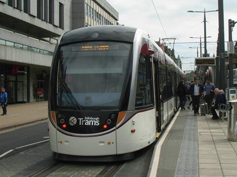 tn_gb-edinburgh_tram_Princes_Street.jpg