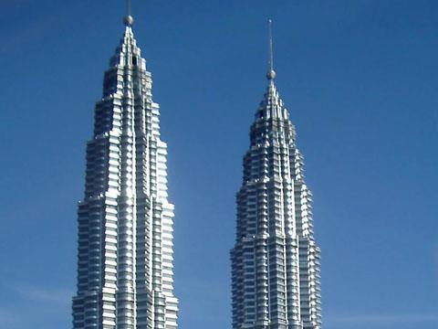 tn_my-kualalumpur-petronastowers_03.jpg