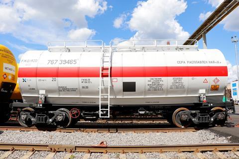 UWC tank car for molten sulphur