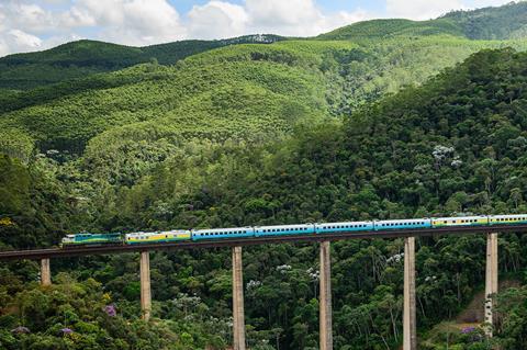 EFVM passenger train in Brazil (Photo: Vale)