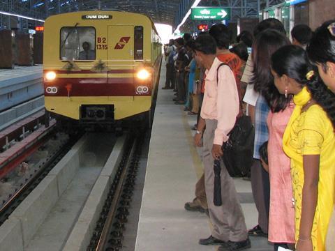 tn_in-kolkata-metro-n-s-station_03.jpg