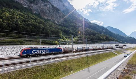 ch-hupac-train-gbt-1810_3508_2045