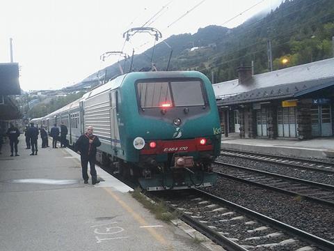The SFM3 regional trains to Modane on September 10 were operated by Trenitalia with push-pull trainsets powered by Class E464 electric locomotives supplied by Bombardier. Photo: SFM Torino.