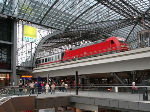 tn_de-berlin-hauptbahnhof-train-atrium_02.jpg