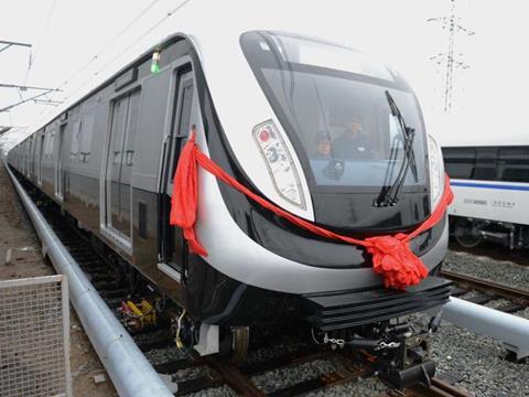 The first Line 4 train rolled out of CNR Changchun's factory in September 2014.