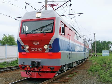 2ES6 twin-unit locomotive.