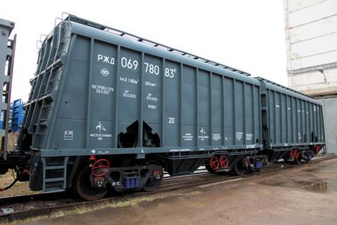 UWC six-axle articulated hopper wagon