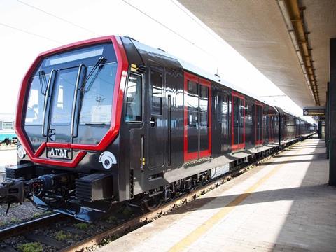 tn_it-milano_metro_line_1_train_in_station.jpg