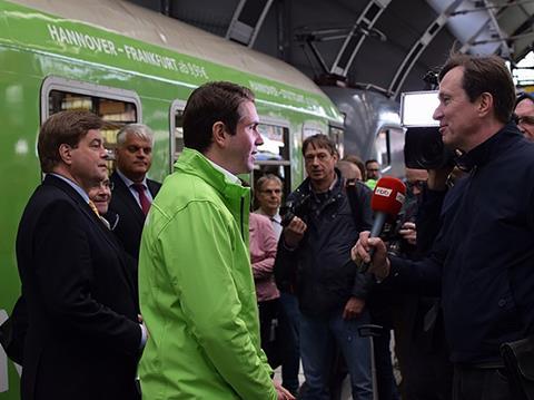 tn_de-FlixTrain-berlin-stuttgart-Premiere_1.jpg