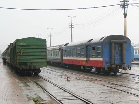 tn_vn-hanoi-coach-wagons_02.jpg