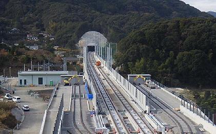 jp-jrtt-nagasaki-shinkansen-keigatake-tunnel-2012