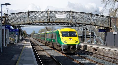 IE MkIV set passes Kildare heading to Dublin in 2016