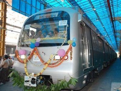 tn_in-jaipur_metro_car.jpg