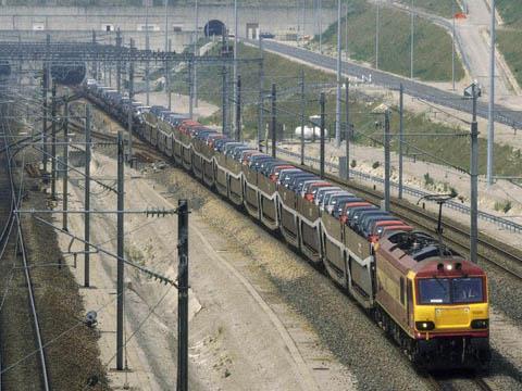 EWS train and Channel Tunnel (Photo: DB).