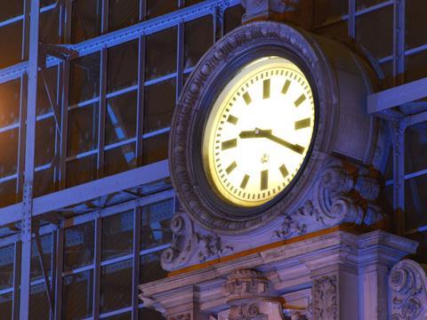 Clock at Frankfurt Hauptbahnhof (Photo: DB/Christian Bedeschinski).