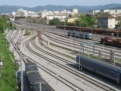 tn_si-ljubljana-yard-above.jpg