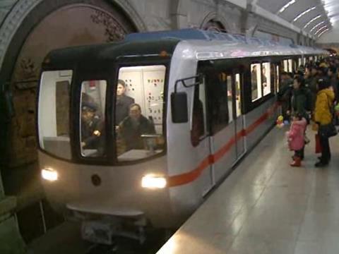 kp-pyongyang-metro-train-approaching.jpg