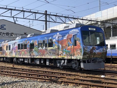 Echizen Railway dinosaur train exterior