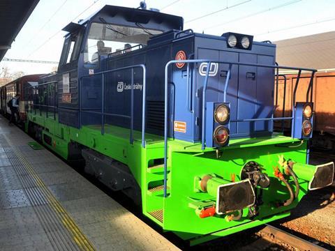 A diesel-electric locomotive adapted to use compressed natural gas has entered trial passenger service in the Czech Republic.