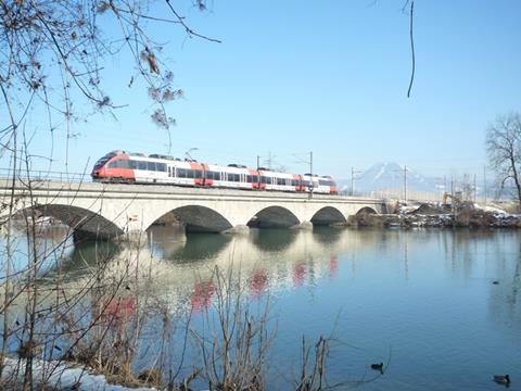 tn_at-oebb-emu-bridge-winter.jpg