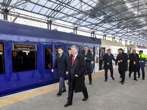 The inauguration of the Kyiv Boryspil Express was attended by President Petro Poroshenko, and UZ Chief Executive Yevgeny Kravtsov among other dignitaries.