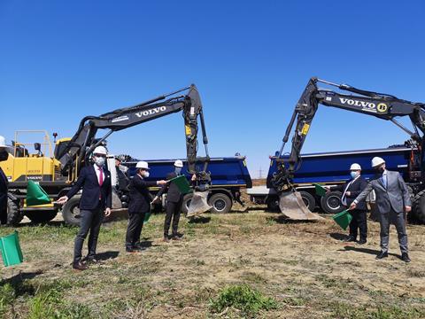 Construction of the second line linking the port of Koper to the SŽ network at Divača was officially launched on May 5 by Minister of Infrastructure Jernej Vrtovec and representatives of state-owned project promoter 2TDK and the contractors.