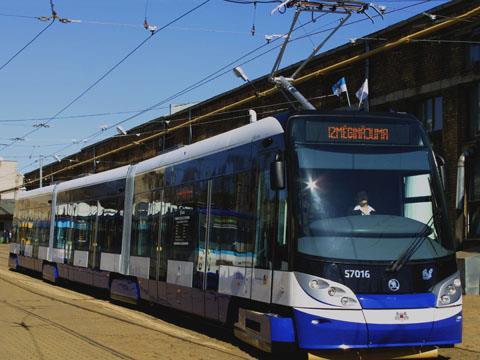 tn_lv-riga-tram-skoda_01.jpg