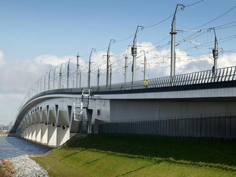 Bridge over Hollandsch Diep (Photo: HSL-Zuid/Ton Poortvliet).