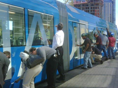 tn_us-unitedstreetcar-tram-unveiling.jpg