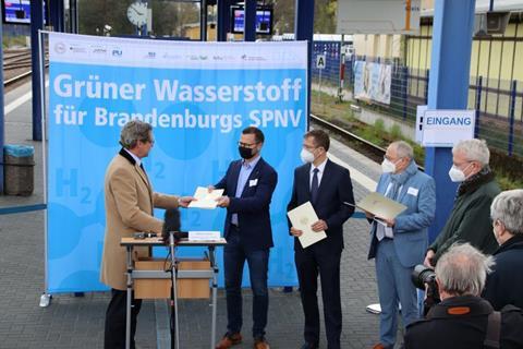 Federal Transport Minister Andreas Scheuer has authorised investment of €25m in a project to introduce hydrogen fuel cell trains in the Land of Brandenburg.