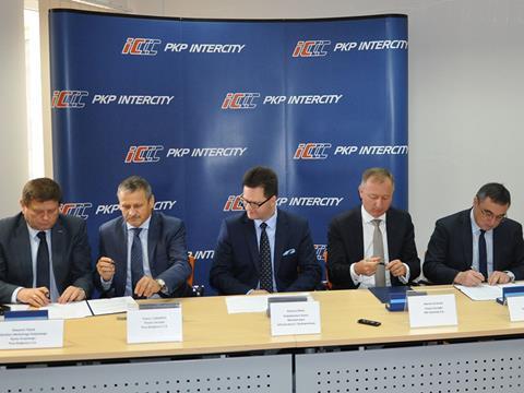 A letter of intent to design, build and test a prototype electro-diesel locomotive has been signed by PKP Intercity and Pesa Bydgoszcz.