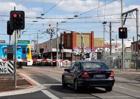 au-melbourne-glenhuntley-tram-crossing