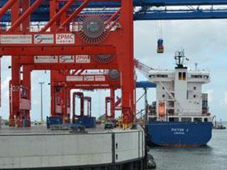 tn_de-jadeweserport-container-ship-empty.jpg