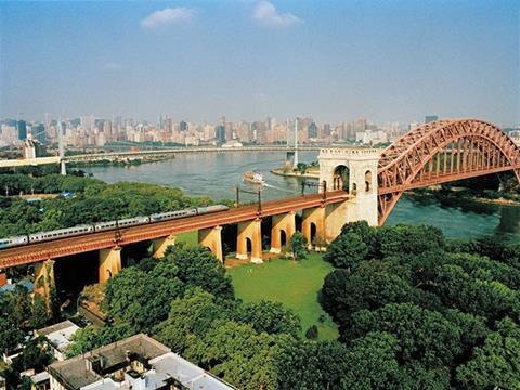 Amtrak Acela Express crosses the Hell Gate Bridge that links Queens with the Bronx (Photo Amtrak)