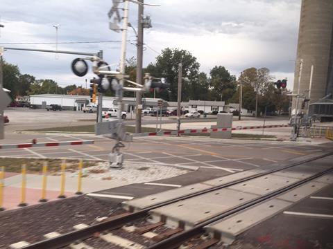 tn_us-levelcrossing-carlinville-chicago-stlouis_02.jpg