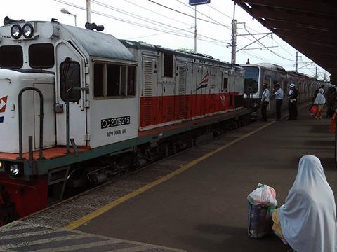 The Japanese EMUs arrived at Depok station from the Port of Tanjung Priok on October 10 (Photo: Muhammad Pascal Fajrin).