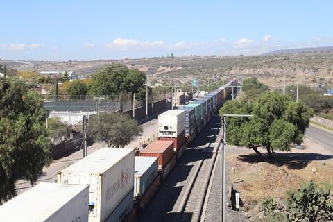 Freight train in Mexico (photo Railway Gazette) (1)