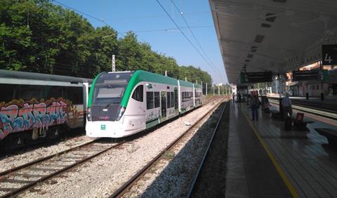 es-Cadiz tram train between test runs-junta de Cadiz
