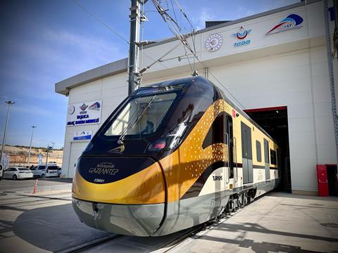 Türasaş unveils national suburban trainset (photo Gaziantep city hall) (1)